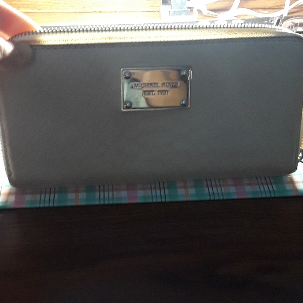 Zip around wallet